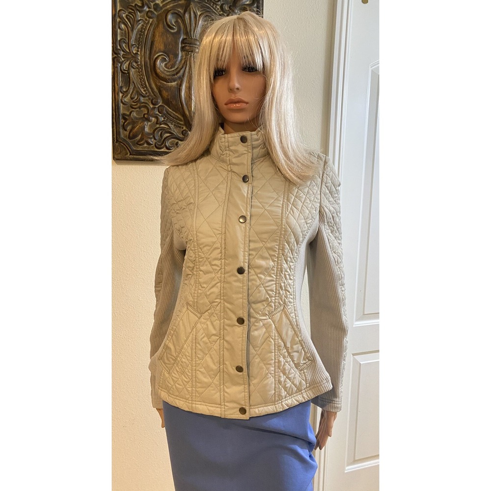 beige puffer jacket Zipper pockets Size M in very Good Condition